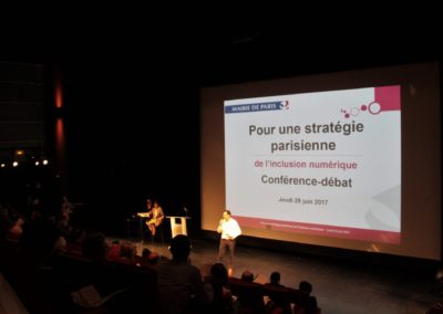 La Ville de Paris et WeTechCare s’associent pour faire reculer l’exclusion numérique à Paris